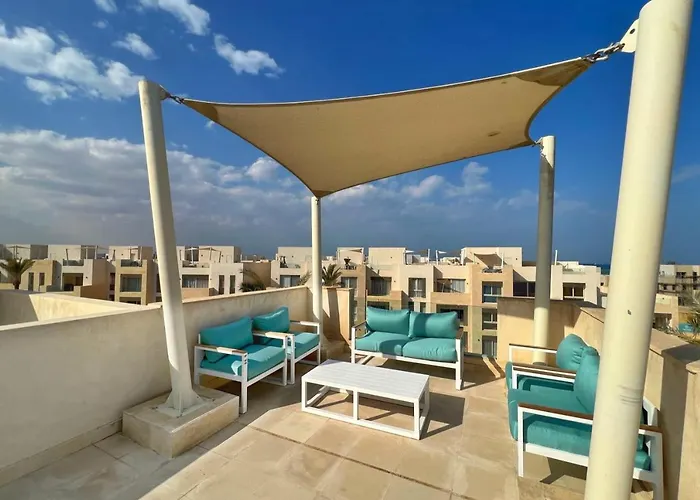 Homestyle 3br Penthouse Pool & View Apartment